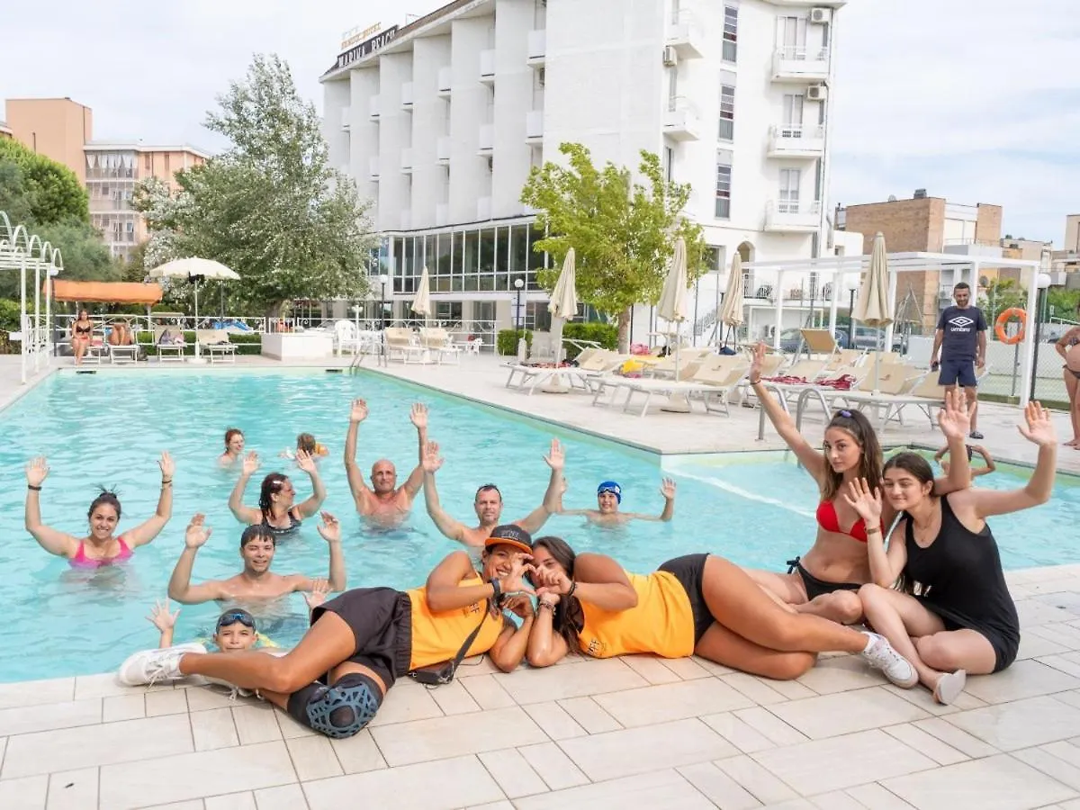 Hotel Marina Beach - Azzurro Club 라벤나