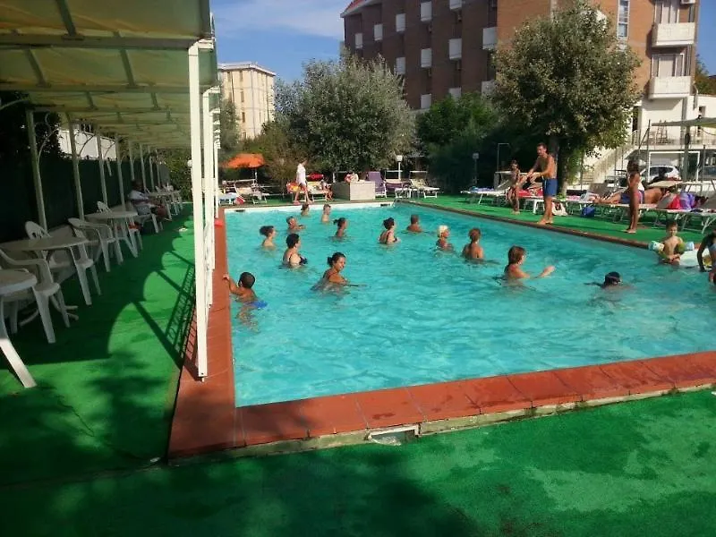 Hotel Marina Beach - Azzurro Club 라벤나